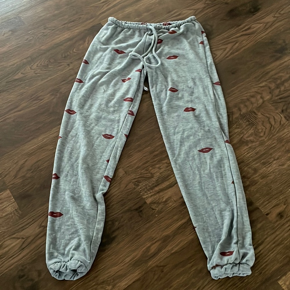 Chaser Brand drawstring lips sweatpants XS